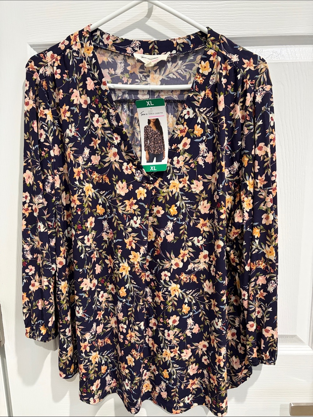 NWT ✨ Two by Vince Camuto Navy Floral V-Neck Blouse